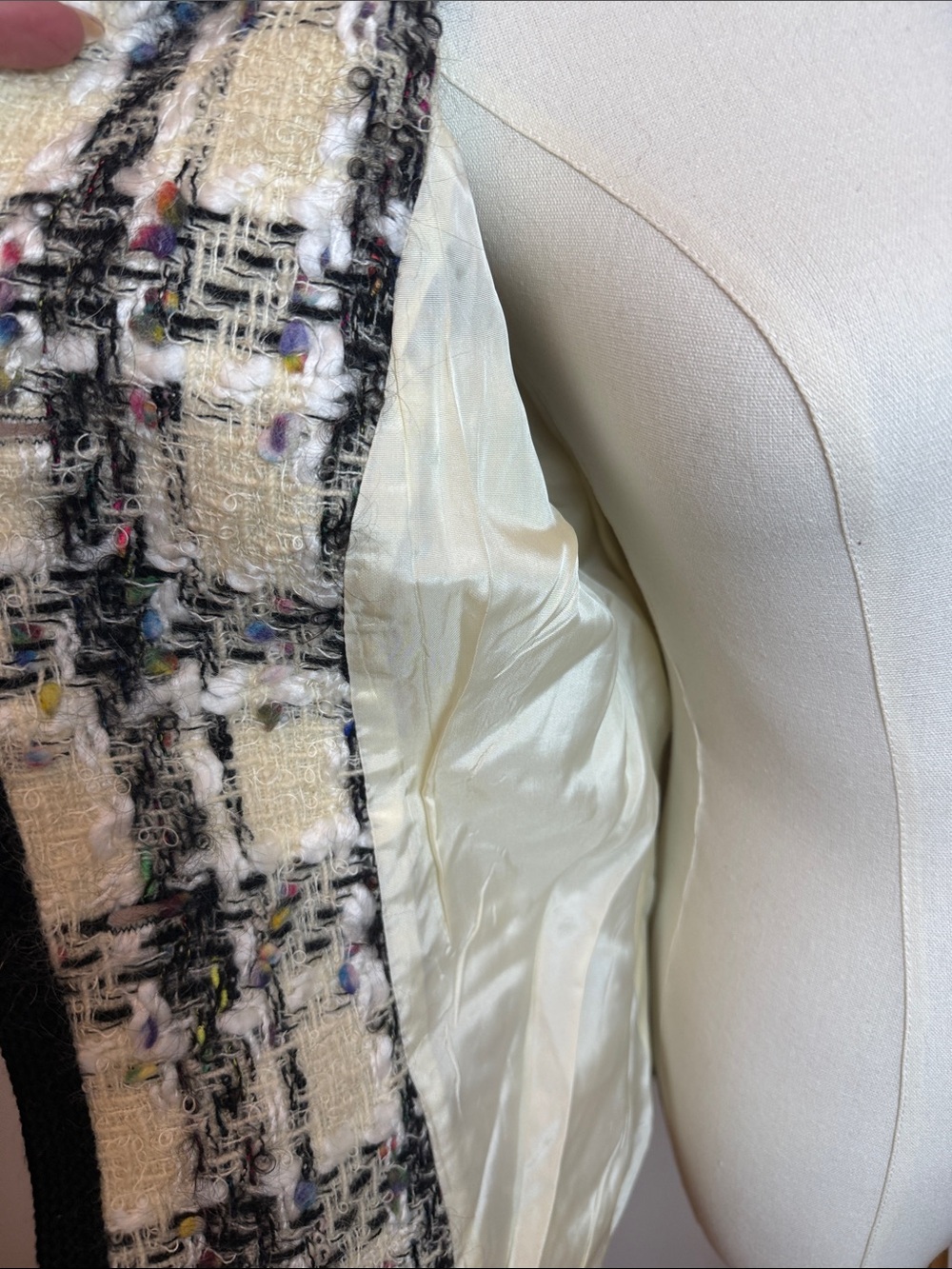 ✨Vintage VIRANI White Label Plaid Tweed Bouclé Blazer Jacket (Chanel Style)✨ - Picture 7 of 10